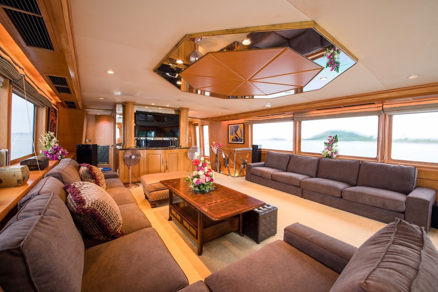 CACHEE luxury yacht
